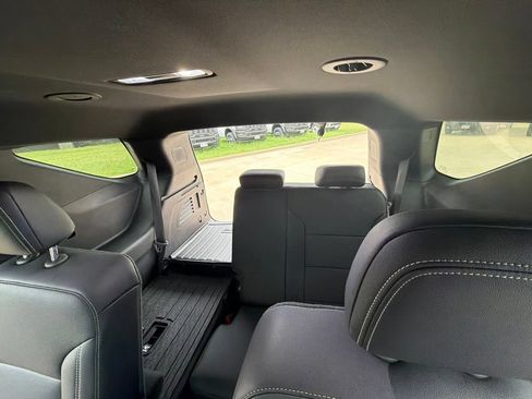 Used 2026 Chevrolet Traverse LT w/ Midnight/Sport Edition FWD image 14