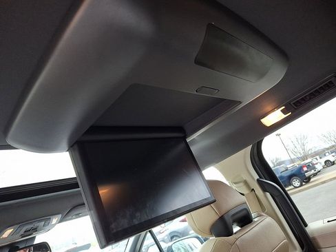 Used 2023 Toyota Sienna Limited image 15