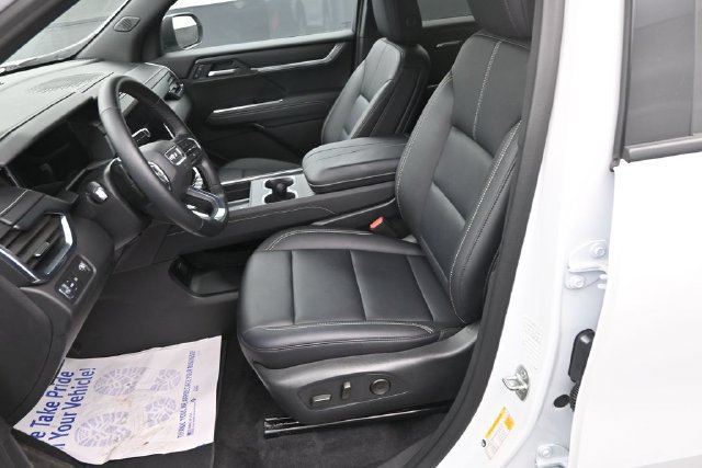 Used 2026 GMC Acadia Elevation w/ Elevation Premium Package FWD image 11
