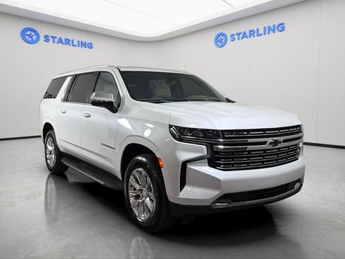Used 2021 Chevrolet Suburban Premier w/ Premium Package RWD image 14