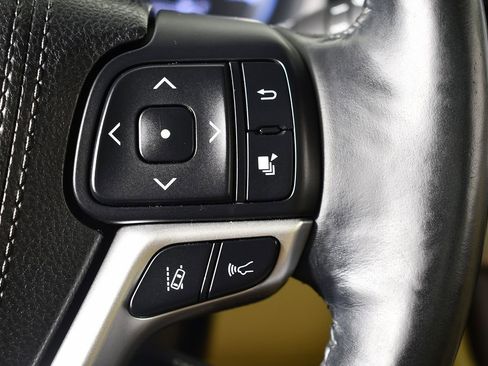 Used 2017 Toyota Highlander Limited image 27