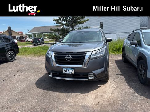 Used 2022 Nissan Pathfinder Platinum w/ Cargo Package AWD/4WD image 1