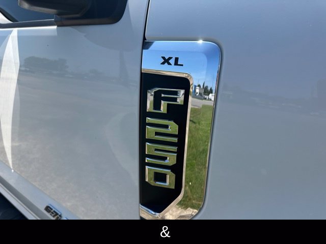 Used 2019 Ford F250 XL w/ Power Equipment Group AWD/4WD image 3