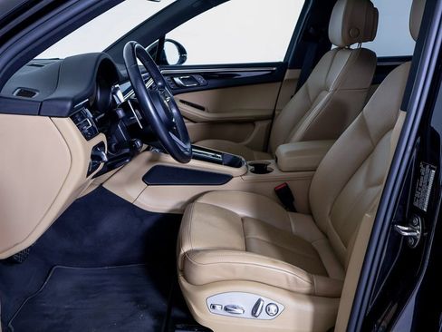 Certified 2026 Porsche Macan AWD/4WD image 5