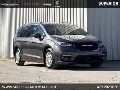 Used 2022 Chrysler Pacifica Touring-L w/ Uconnect Theater Family Group