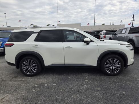 Used 2023 Nissan Pathfinder SL w/ SL Premium Package image 4