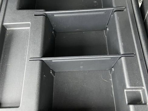 Used 2018 Nissan Titan SV image 20