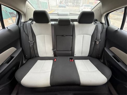 Used 2011 Chevrolet Cruze LS image 23