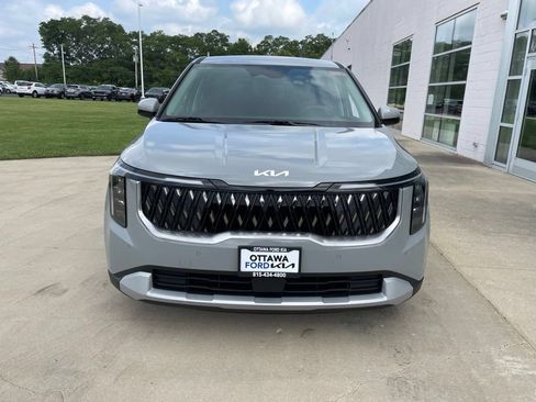 New 2027 Kia Carnival FWD image 3