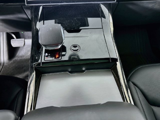 Used 2025 Land Rover Range Rover Sport SE AWD/4WD image 19
