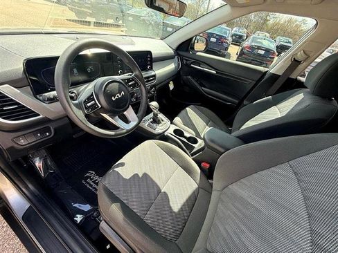 Used 2025 Kia Seltos LX image 14