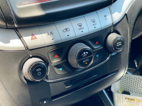 Used 2019 Dodge Journey SE w/ Premium Group FWD image 11