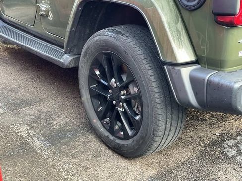 Used 2022 Jeep Wrangler Unlimited Sahara AWD/4WD image 9