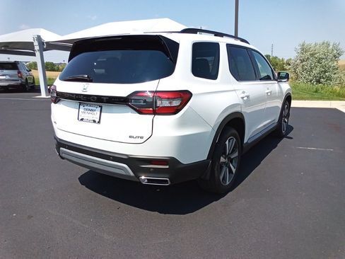 Certified 2025 Honda Pilot Elite image 3