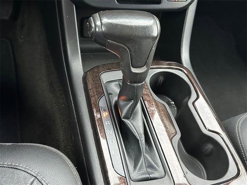 Used 2017 GMC Canyon SLT w/ Driver Alert Package image 28