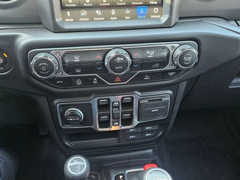 Used 2023 Jeep Gladiator Sport AWD/4WD image 11