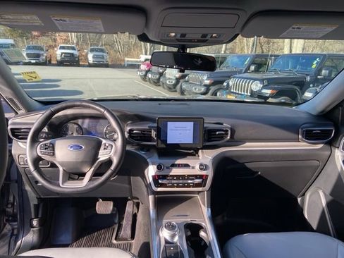 Used 2021 Ford Explorer XLT w/ Equipment Group 202A image 10