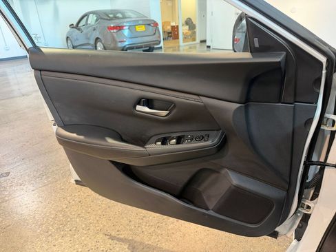 Used 2025 Nissan Sentra SV FWD image 15