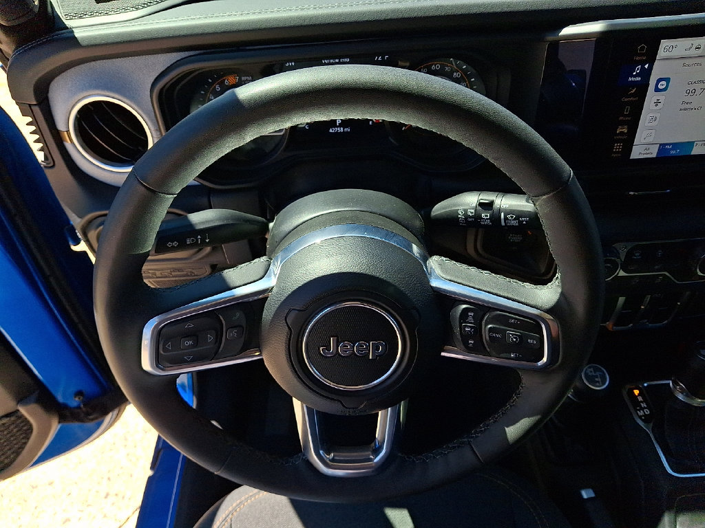 Used 2025 Jeep Wrangler Unlimited Sahara AWD/4WD image 18