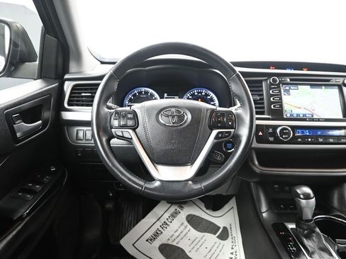 Used 2017 Toyota Highlander XLE image 34