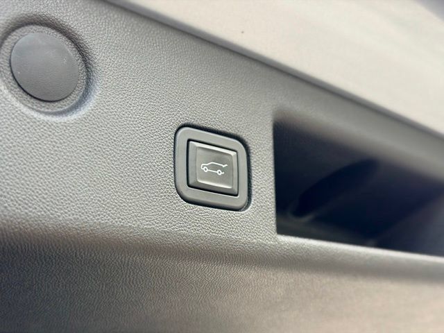 Used 2024 Chevrolet Equinox LT w/ LPO, Floor Liner Package FWD image 27