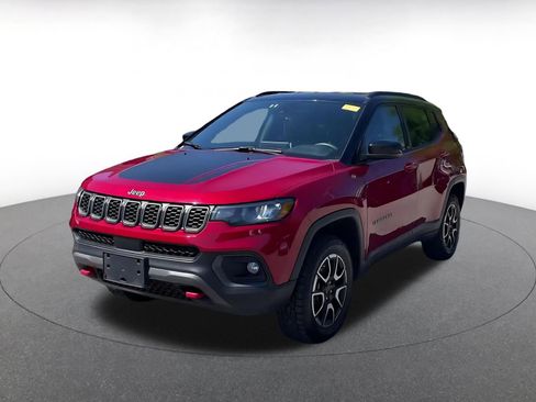 Used 2025 Jeep Compass Trailhawk image 4
