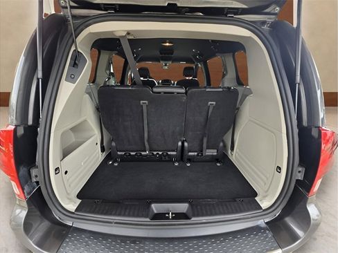 Used 2020 Dodge Grand Caravan SXT image 11