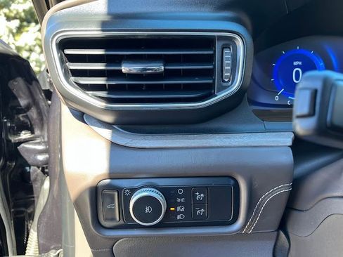 Used 2020 Ford Explorer Platinum image 11