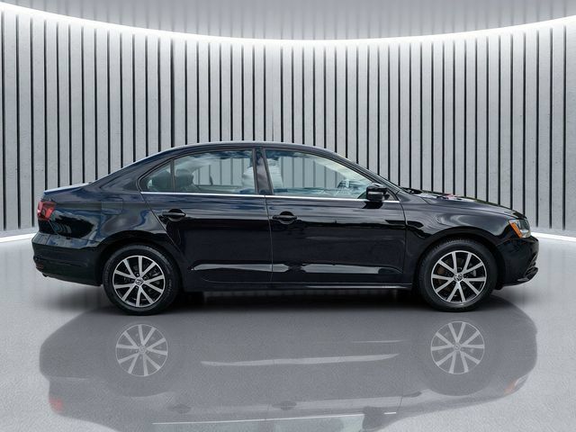 Used 2017 Volkswagen Jetta SE FWD image 3