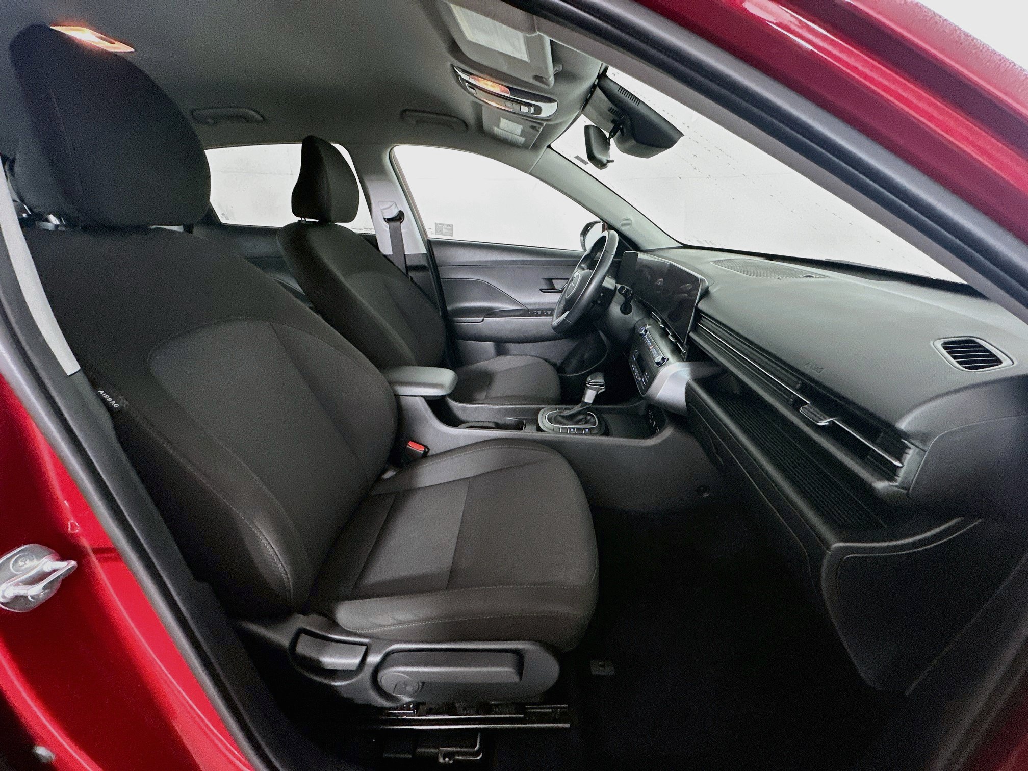 Used 2025 Hyundai Kona SEL FWD image 30