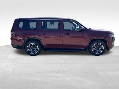 Used 2022 Jeep Wagoneer Series III AWD/4WD image 6