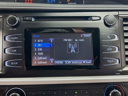 Used 2019 Toyota Highlander LE image 15