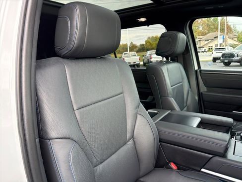 Used 2025 Toyota Sequoia Platinum image 5