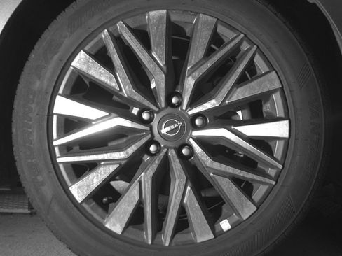 Used 2025 Nissan Altima 2.5 SV FWD image 13