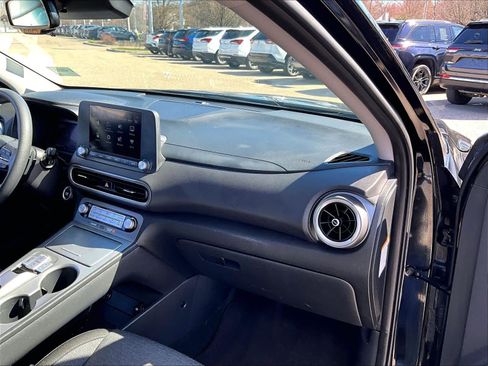 Used 2023 Hyundai Kona SE image 13