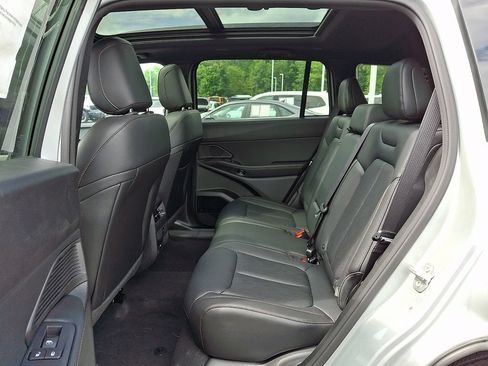 New 2026 Jeep Cherokee Overland w/ Trailer Tow Group AWD/4WD image 7