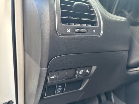 Used 2015 INFINITI QX80 4WD w/ Deluxe Technology Package image 17