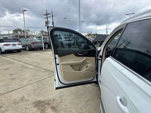 Used 2017 Audi Q7 3.0T Premium Plus w/ Premium Plus Package image 7