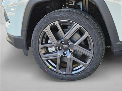 New 2026 Jeep Compass Latitude image 10