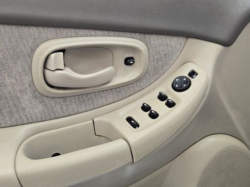 Used 1998 Oldsmobile Intrigue FWD image 14