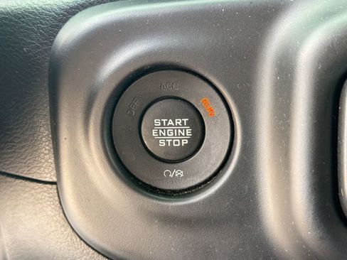 Used 2023 Jeep Wrangler Unlimited Sahara AWD/4WD image 27