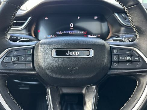 Used 2022 Jeep Grand Cherokee Altitude AWD/4WD image 24