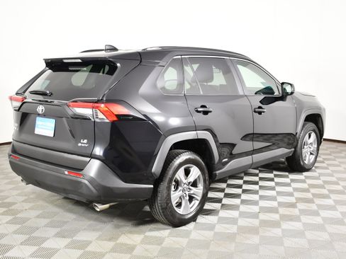 Used 2025 Toyota RAV4 LE AWD/4WD image 6