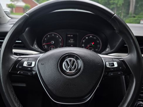 Used 2021 Volkswagen Passat 2.0T SE FWD image 9