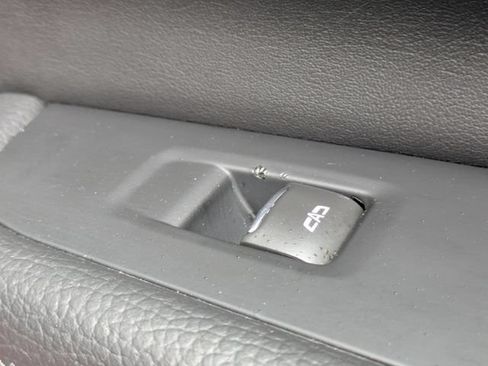 Certified 2025 GMC Yukon XL Denali AWD/4WD image 40