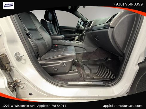 Used 2018 Jeep Grand Cherokee Overland AWD/4WD image 27