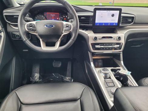 Certified 2024 Ford Explorer XLT w/ Equipment Group 202A AWD/4WD image 13
