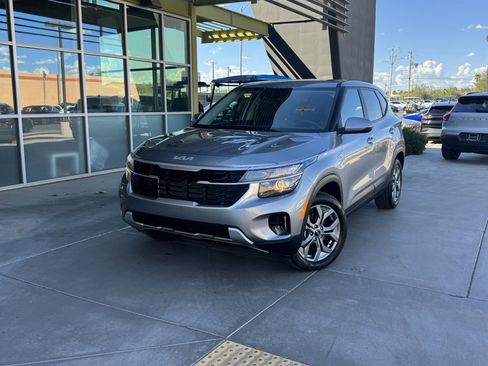 Used 2024 Kia Seltos LX image 2