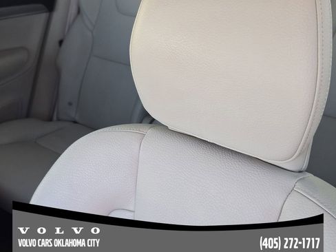 Certified 2022 Volvo XC90 T5 Momentum w/ Protection Package Premier image 14