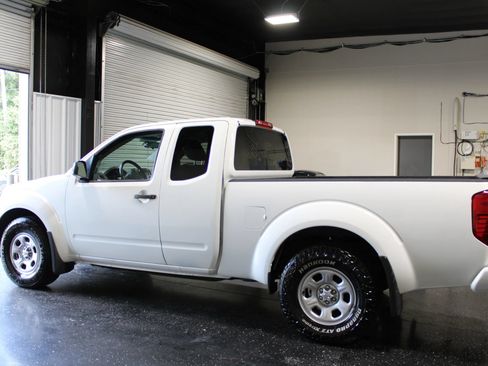 Used 2020 Nissan Frontier S RWD image 5